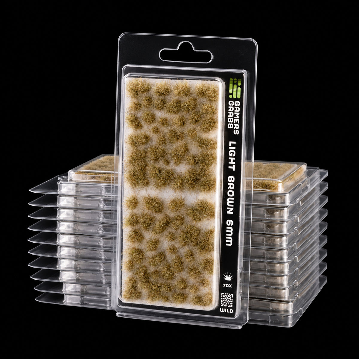 Blíster Light Brown 6 mm Wild de Gamer’s Grass con matas irregulares marrón claro y envases apilados.