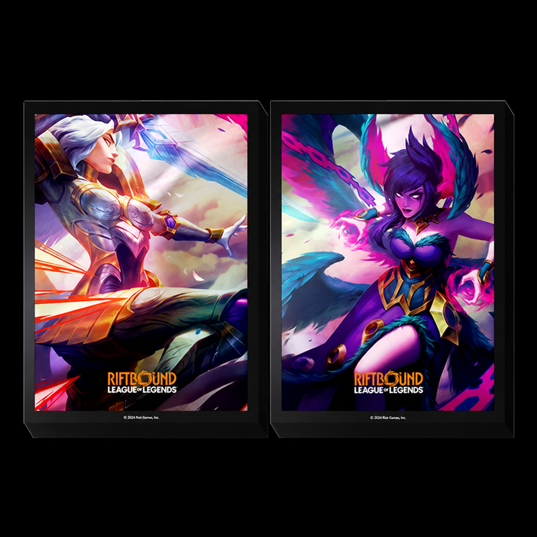 Paquetes de fundas Riftbound Vendetta Kayle vs Morgana, colocados uno junto al otro sobre fondo negro.