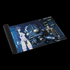 Tapete Level 42 Ghost in the Shell Midnight Section 9, con un extremo enrollado, sobre fondo negro