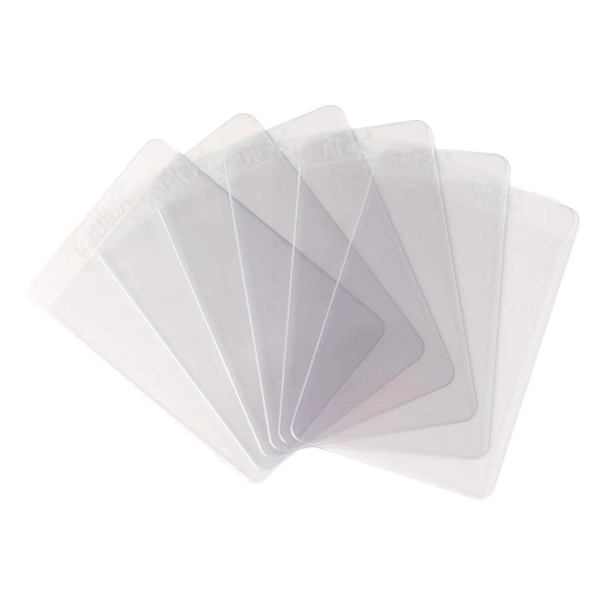 Fundas semirrígidas transparentes Vault X para cartas, dispuestas en abanico.