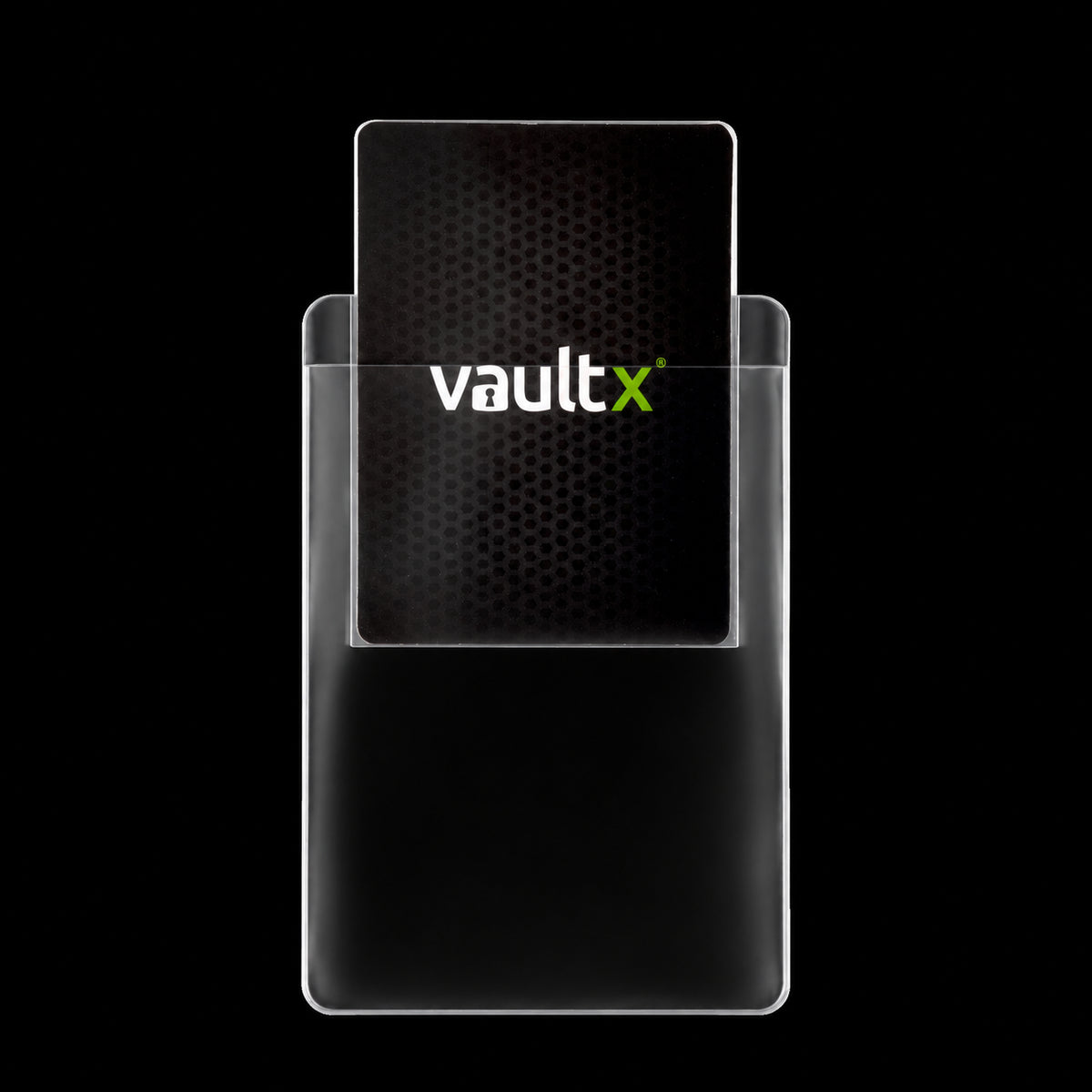 Funda semirrígida transparente Vault X con una carta negra de muestra, vista frontal.