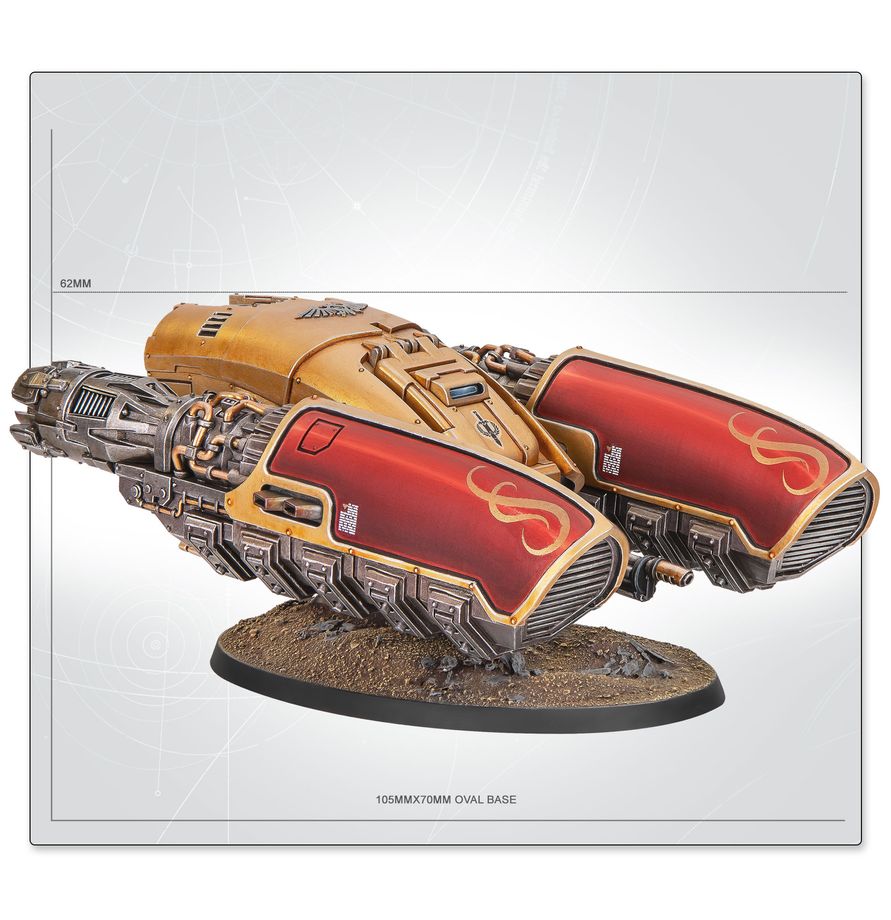 Miniatura Custodes Pallas Grav-Attack de Warhammer roja y dorada sobre peana ovalada, con esquema de dimensiones.