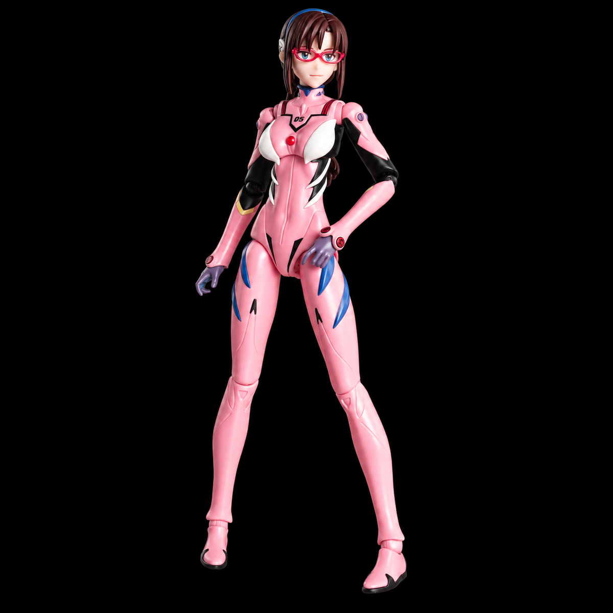 Figura de Mari Makinami Illustrious de Evangelion, Blokees Fantastics Series, con traje rosa, gafas rojas y una mano en la cadera sobre fondo negro.