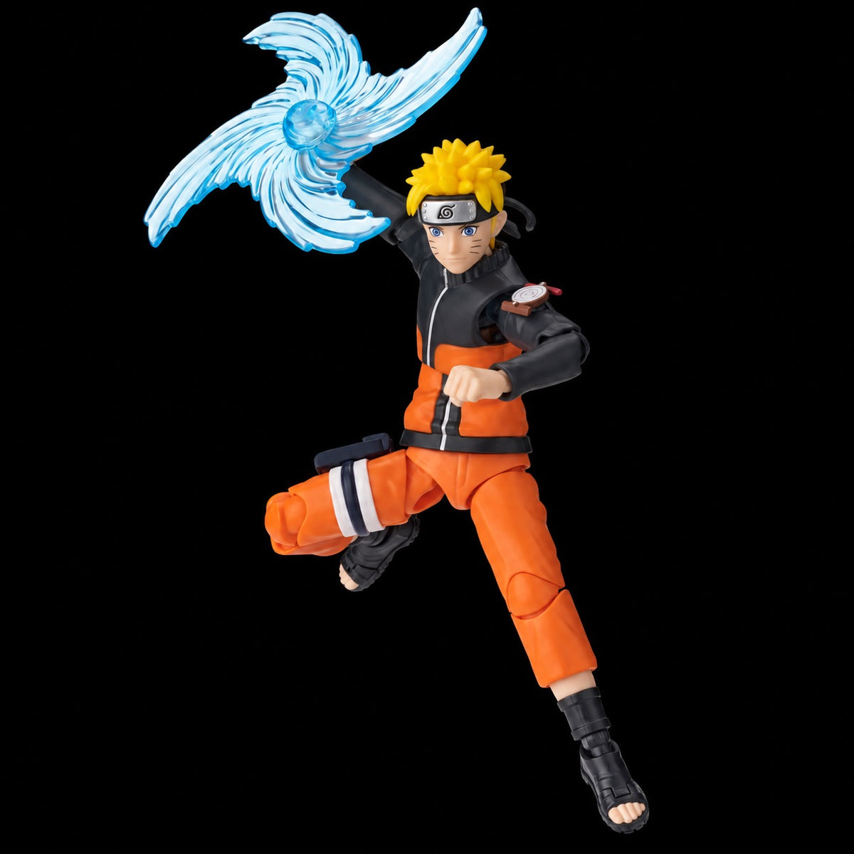 Figura de Naruto Uzumaki de Naruto Shippuden, Blokees Champion Class, en pose de salto con traje naranja y negro y accesorio azul translúcido en espiral.