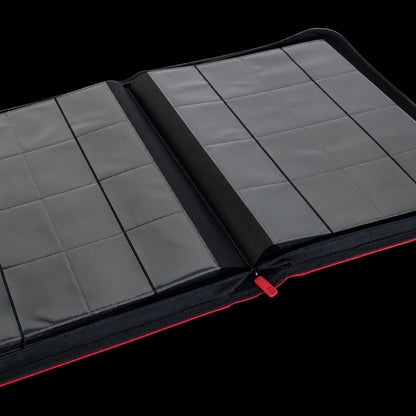 Interior del álbum Vault X Exo-Tec Zip Binder XXL Fire Red abierto, detalle de los bolsillos y el tirador rojo de la cremallera.