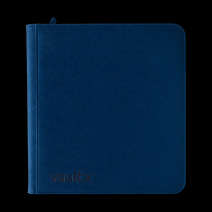 Álbum Vault X Exo-Tec Zip Binder XL azul oscuro, vista frontal de la cubierta cerrada.