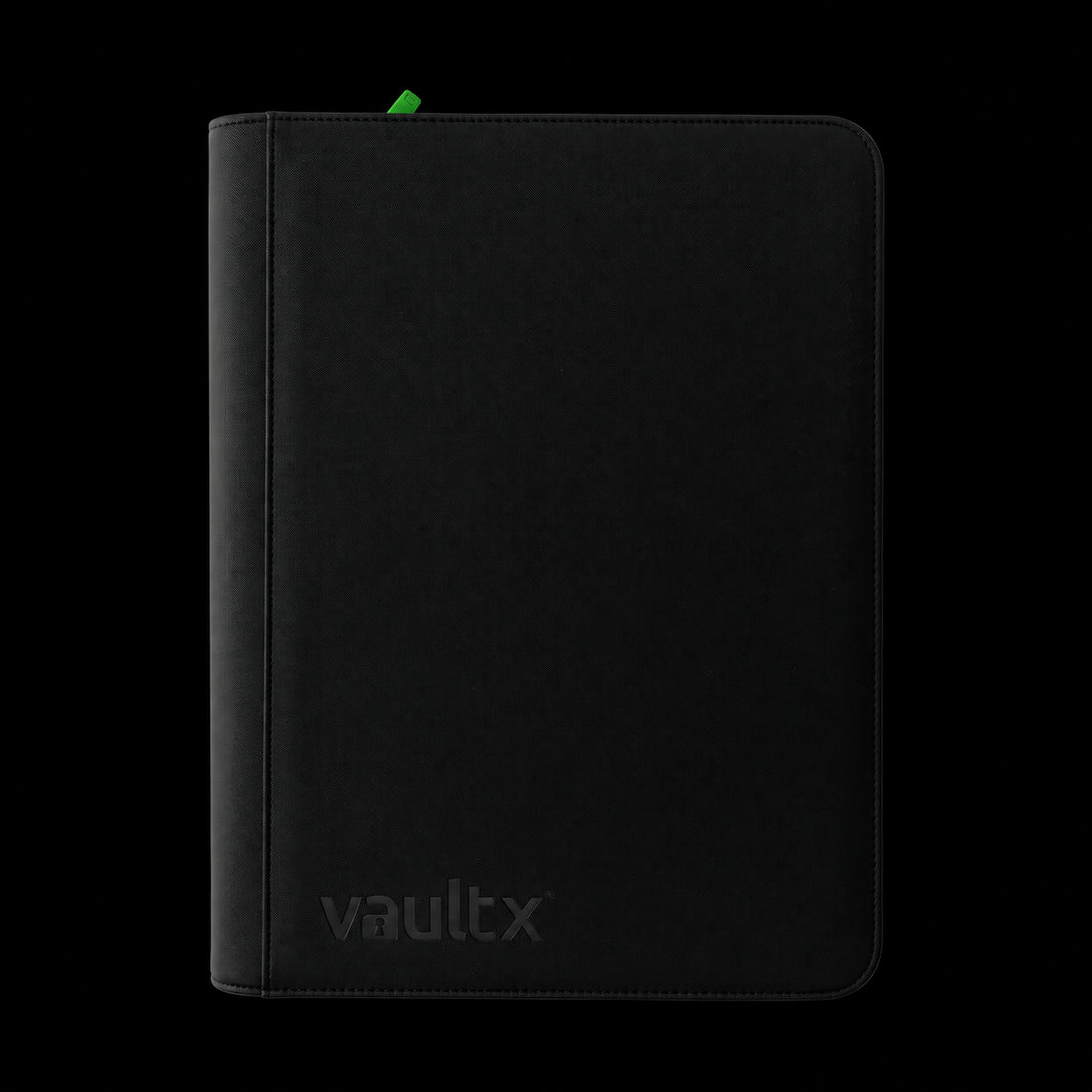 Álbum Vault X Exo-Tec Zip Binder XXL Signature Black de 16 bolsillos, cubierta negra cerrada en vista frontal.